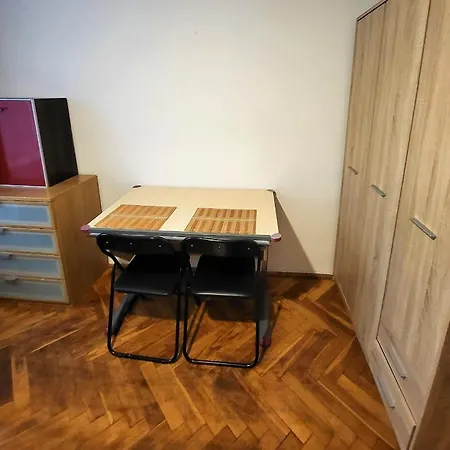 Near Metro Rondo Daszynskiego * Varşova